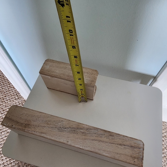 Set of Two Small Shelves - Picture 4 of 7